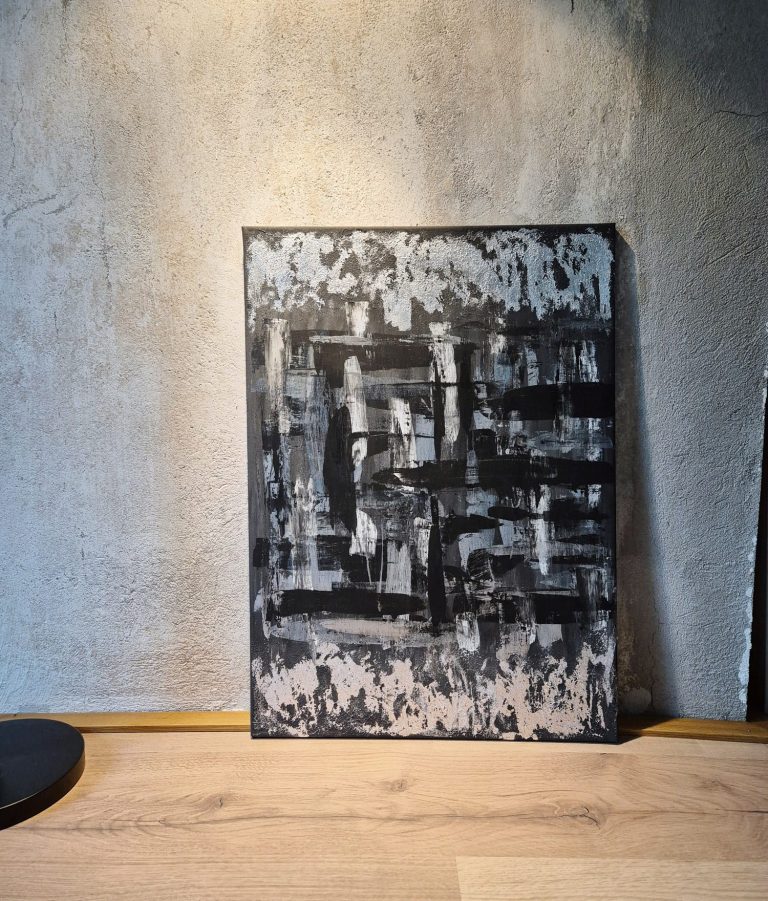Abstraktes Schwarz-Weiß-Wandbild mit Texturen.